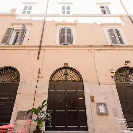 Via Del Teatro Pace *
