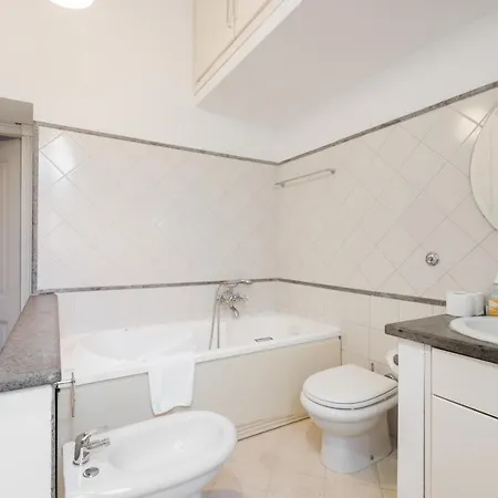 Apartamento Via Del Teatro Pace