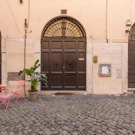Via Del Teatro Pace